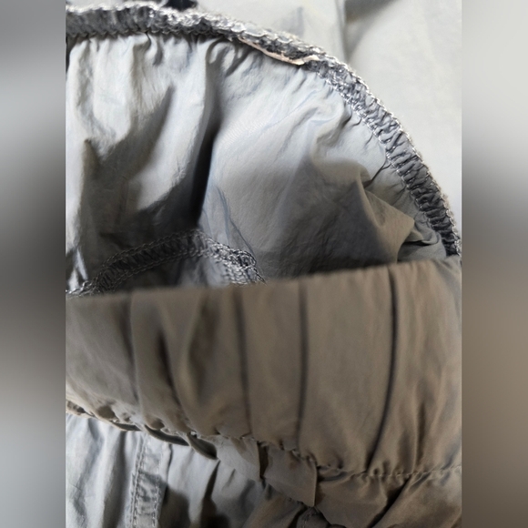 Fabletics  Sheer Ripstop Parachute Pant Grey Sz Small/Med - Picture 10 of 10